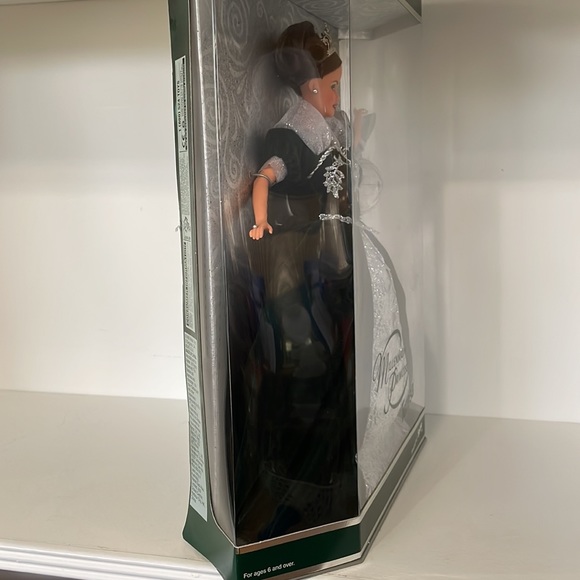 Millennium Princess Teresa Friend of Barbie NIB 2000 Millennium Keepsake Inside - Picture 13 of 13